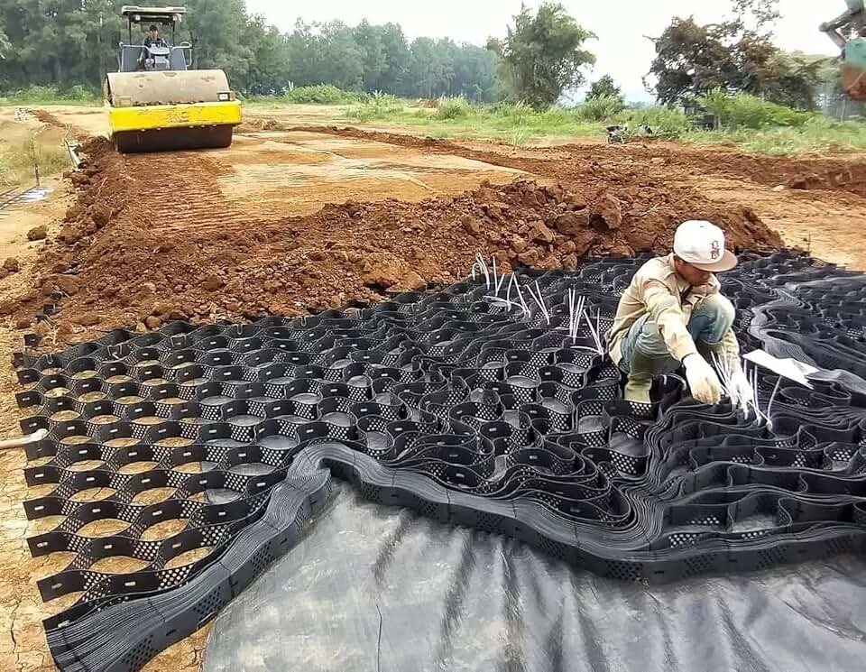 Textured Geocell Road Reinforcement